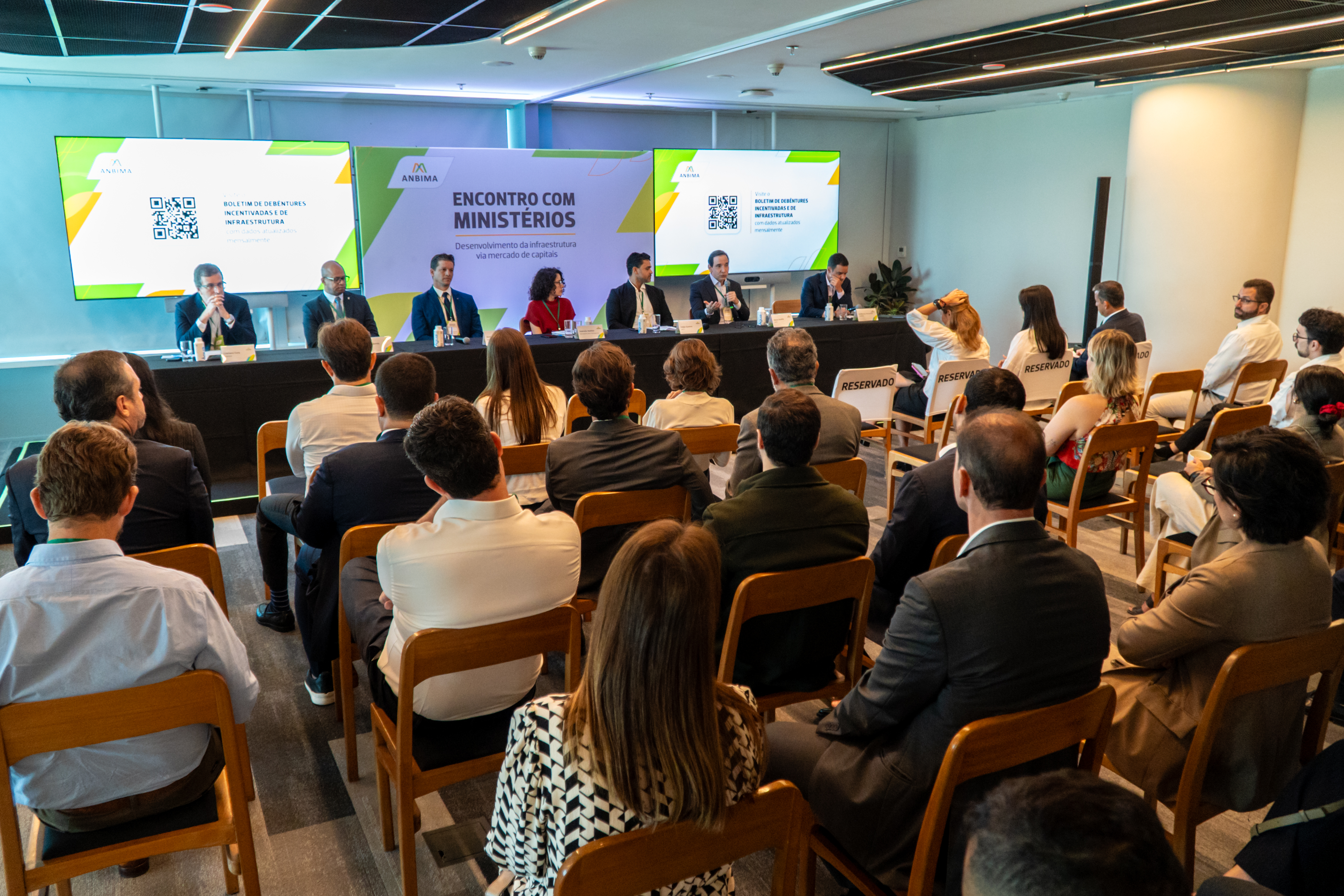 Encontro com ministerios _ mesa.jpg